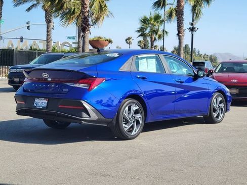 Certified 2025 Hyundai Elantra SEL FWD image 4