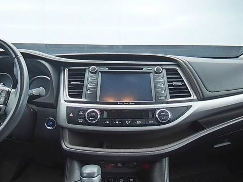 Used 2019 Toyota Highlander XLE AWD/4WD image 19