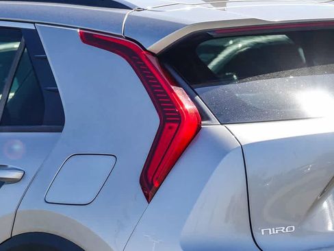 Certified 2023 Kia Niro EX FWD image 6