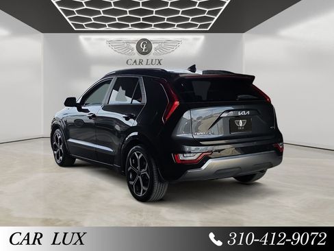 Used 2023 Kia Niro SX Touring image 3