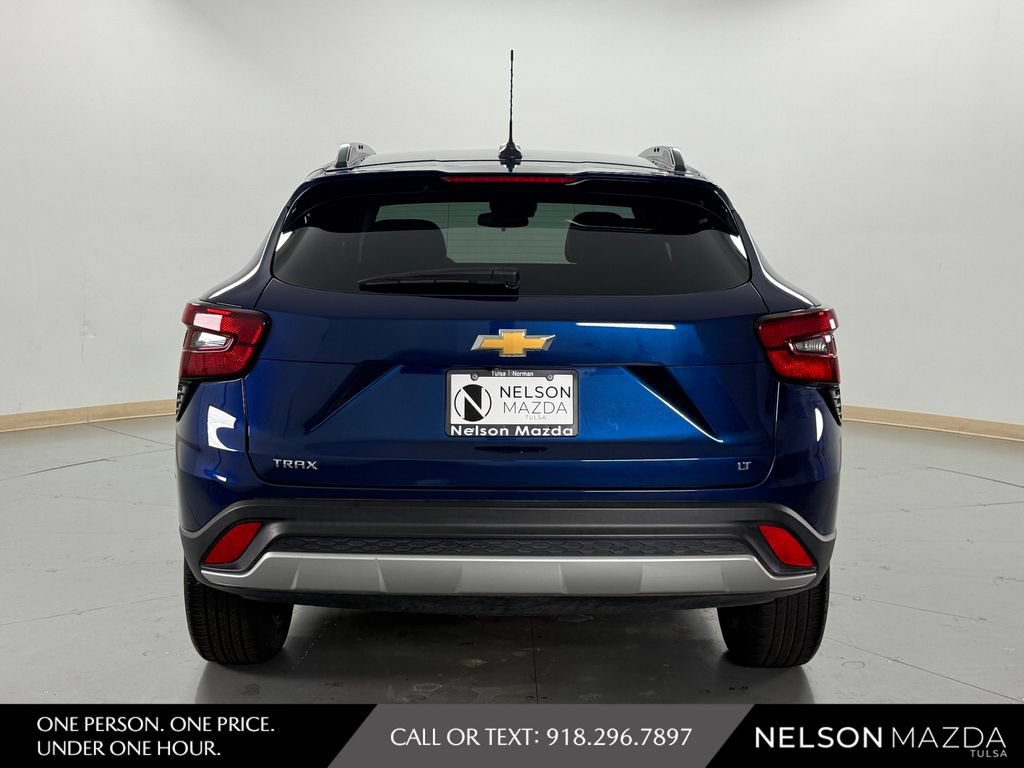 Used 2024 Chevrolet Trax LT w/ LT Convenience Package FWD image 7