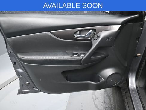 Used 2019 Nissan Rogue SV w/ Premium Package AWD/4WD image 4