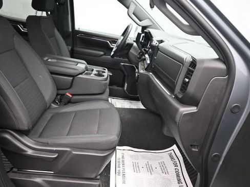 Used 2024 Chevrolet Silverado 1500 LT AWD/4WD image 7