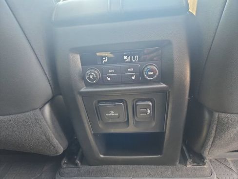 Used 2023 Chevrolet Traverse High Country AWD/4WD image 21