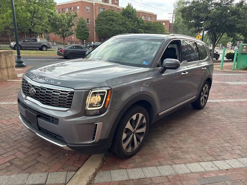 Used 2020 Kia Telluride S w/ S 8 Passenger Seating Package AWD/4WD image 7
