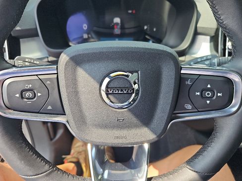 Used 2024 Volvo XC40 B5 Core image 15