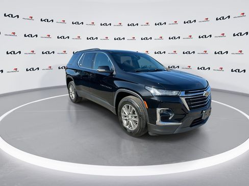 Used 2024 Chevrolet Traverse LT AWD/4WD image 2