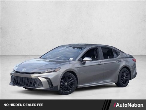 Used 2025 Toyota Camry SE FWD image 1