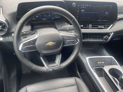 Used 2025 Chevrolet Equinox LT w/ Convenience Package II AWD/4WD image 11