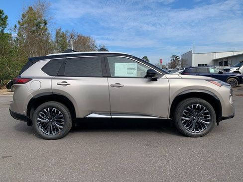 New 2026 Nissan Rogue Platinum image 2