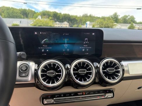 Used 2022 Mercedes-Benz GLB 250 4MATIC w/ Premium Package Lite image 28