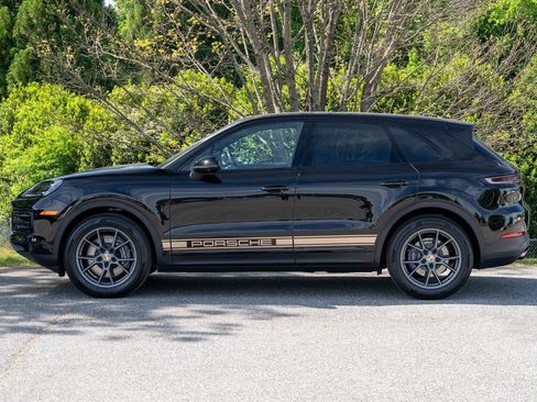 Certified 2024 Porsche Cayenne w/ Premium Package Plus (PFM) AWD/4WD image 3