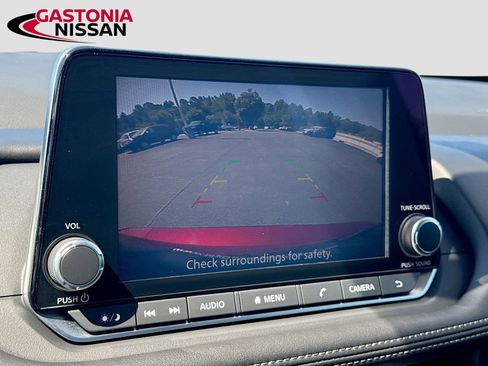 Used 2025 Nissan Rogue S FWD image 17