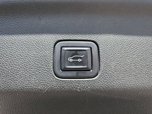 Used 2022 Chevrolet Tahoe Z71 w/ Luxury Package image 13