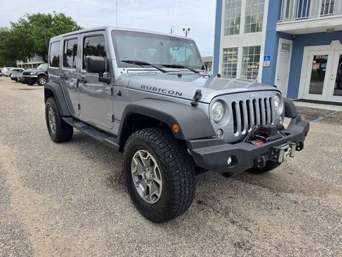 Used 2017 Jeep Wrangler Unlimited Rubicon w/ Connectivity Group AWD/4WD image 7
