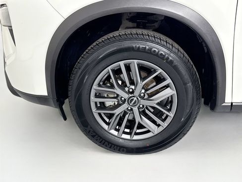 Used 2024 Nissan Rogue S FWD image 30