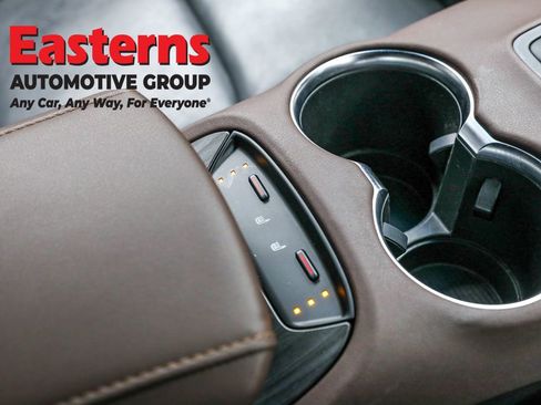 Used 2023 Toyota Venza XLE image 26