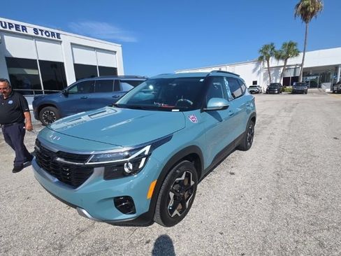 Used 2025 Kia Seltos EX w/ EX Sunroof Package AWD/4WD image 3