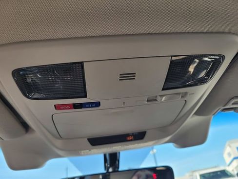 Used 2017 Subaru Outback 2.5i Premium image 22