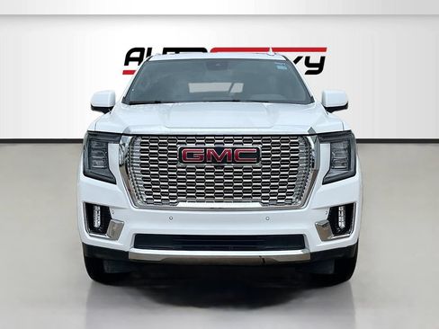 Used 2024 GMC Yukon XL SLT w/ SLT Premium Package AWD/4WD image 2
