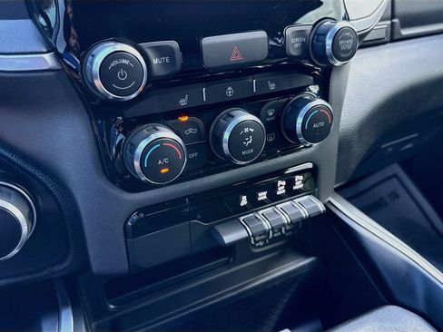 Used 2022 RAM 1500 Big Horn AWD/4WD image 18