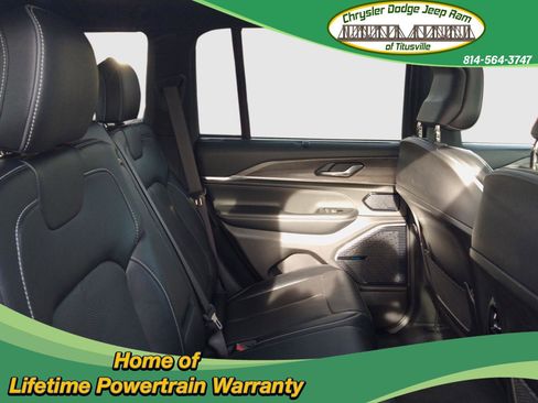 Used 2022 Jeep Grand Cherokee Overland w/ Luxury Tech Group IV image 32