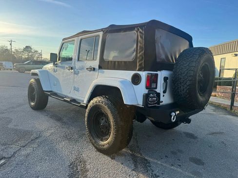 Used 2017 Jeep Wrangler Unlimited Sahara AWD/4WD image 9