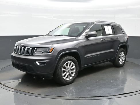 Used 2021 Jeep Grand Cherokee Laredo w/ Security & Convenience Group AWD/4WD image 2