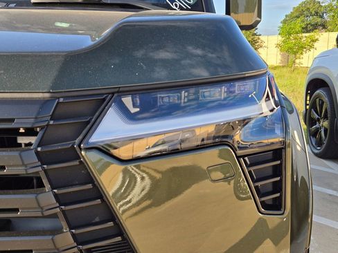 Used 2025 Lexus GX 550 w/ Accessory Package (2T) AWD/4WD image 24