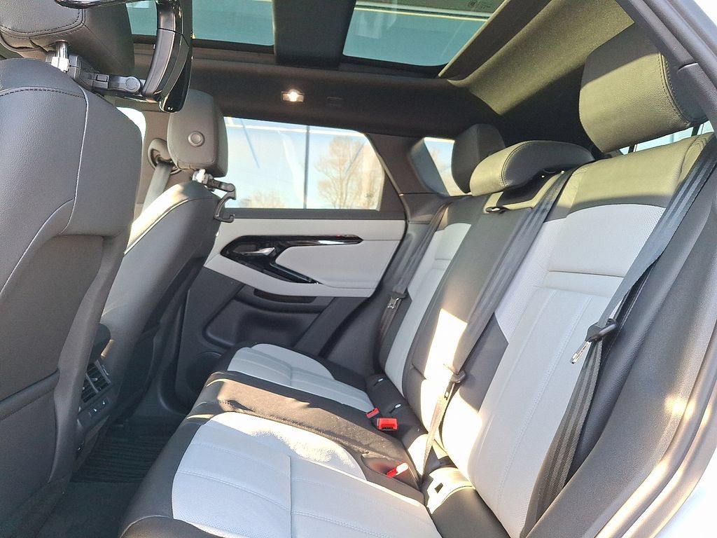 New 2026 Land Rover Range Rover Evoque Dynamic SE AWD/4WD image 6