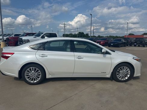Used 2014 Toyota Avalon Limited w/ Technology Package FWD image 8