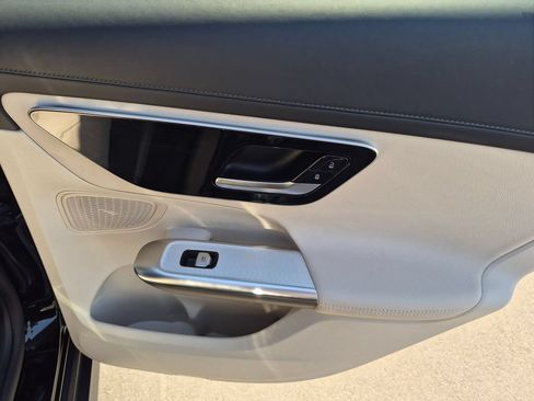 Used 2024 Mercedes-Benz GLC 300 4MATIC image 20