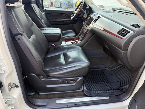 Used 2007 Cadillac Escalade AWD w/ Information Package image 12