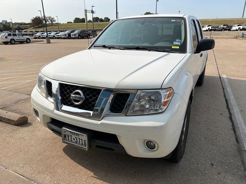 Used 2019 Nissan Frontier SV w/ Value Truck Package RWD image 3