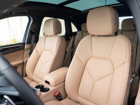 New 2026 Porsche Macan image 5