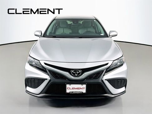 Used 2021 Toyota Camry SE image 3