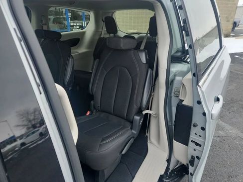 Used 2024 Chrysler Voyager LX image 8
