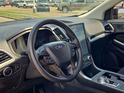 Used 2024 Ford Edge SE w/ Black Appearance Package AWD/4WD image 16