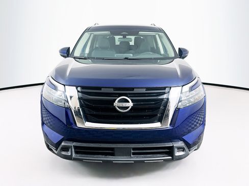 Used 2025 Nissan Pathfinder SV AWD/4WD image 2