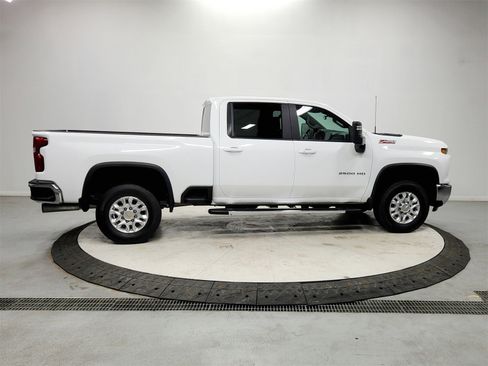 Used 2025 Chevrolet Silverado 2500 LT image 8