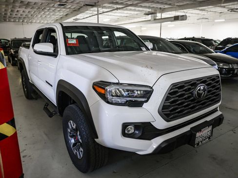 Certified 2021 Toyota Tacoma TRD Off-Road w/ Technology Package RWD image 2