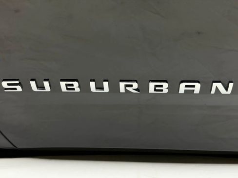 Used 2020 Chevrolet Suburban LT w/ Luxury Package AWD/4WD image 11