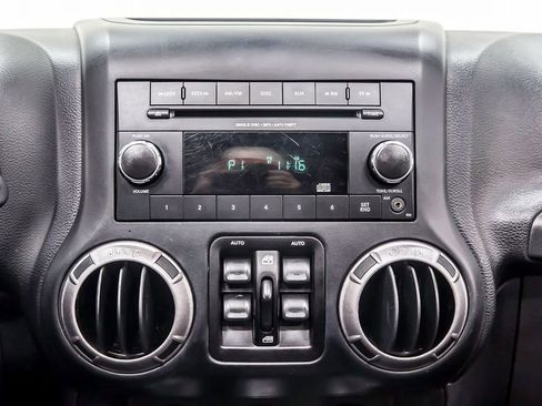 Used 2018 Jeep Wrangler Unlimited Sport S AWD/4WD image 18