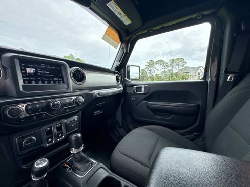 Certified 2021 Jeep Wrangler Sport AWD/4WD image 20