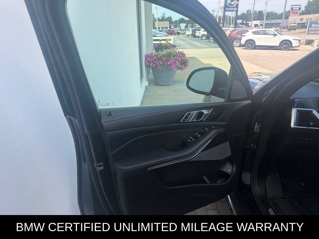 Used 2025 BMW X5 xDrive50e w/ Premium Package AWD/4WD image 23