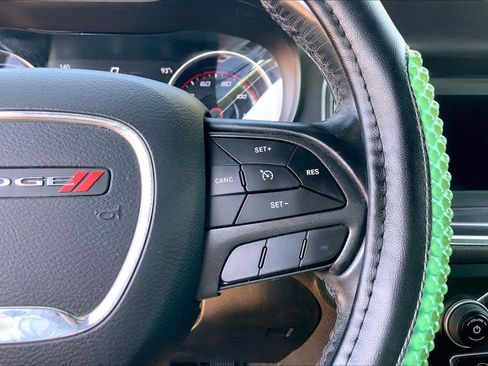 Used 2018 Dodge Charger SXT RWD image 22