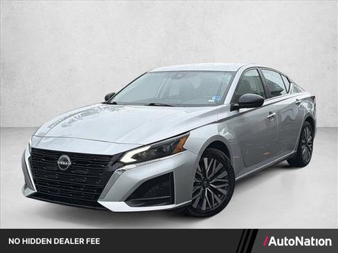 Used 2024 Nissan Altima 2.5 SV FWD image 1