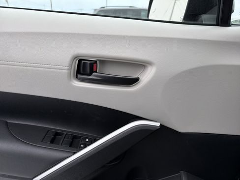 Used 2023 Toyota Corolla Cross LE image 13