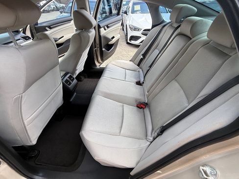 Used 2018 Honda Accord EX image 19