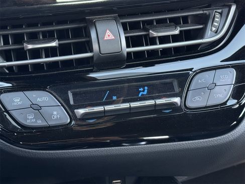 Used 2022 Toyota C-HR XLE image 17